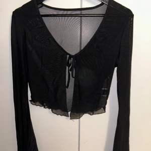 Genomskinlig kofta  - Helt ny