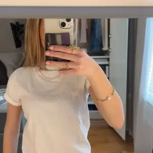 Gullig t-shirt från Calvin Klein💕