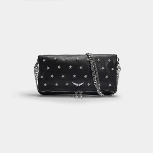 Zadig väska  - Säljer min superfina unika Zadig väska då den inte kommer till användning. Köpt för ca 2 år sen, väldigt sparsamt använd, den har tappat en stjärna men inget som märks. Nypris ca 4000kr. 