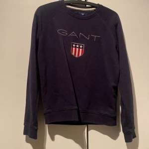 Gant tröja  - Mörkblå gant tröja bra skick skriv för mer frågor 