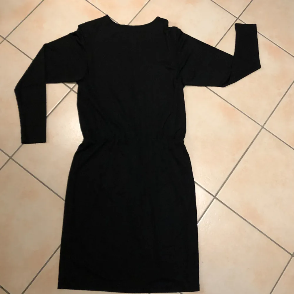Svart och fin Filippa K klänning i storlek XS. Köp sker via ”köp nu” funktionen :) . Klänningar.