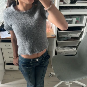 Dagmar tröja - Tröja från dagmar. Använt Max 4 gånger. Säljer för den var för liten för mig. När jag köpte den kostade den 3400.