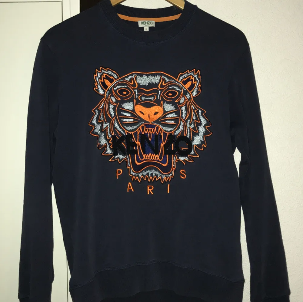 Har 2st kenzo tröjor jag inte andvänder längre, båda är storlek S och är i fint skick, båda tröjorna är köpta på s/c hype. Säljer dom för 600kr styck men säljer också båda för 900kr.. Tröjor & Koftor.