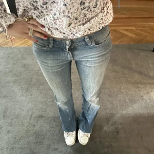 Fornarina jeans - Supersnygga lågmidjade flarejeans från fornarina!! 