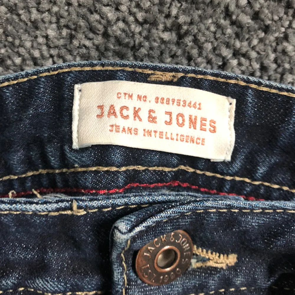 Hej jag säljer mina slim fit jeans dom är ny skick och det är storlek 31 34.det är bara att skriva om ni har några funderingar!. Jeans & Byxor.