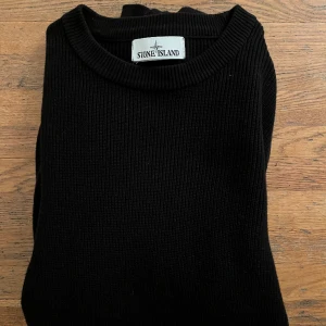 Stone island - Hsr inte använt den så mycket pågrund av att den är lite stor för mig