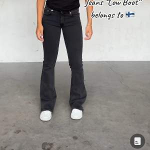 Svarta jeans från lager 157 köpte för 400kr, inte använda så många gånger. (INTE MINA BILDER)❤️ modellen är kort, men är mer för dem som är normallånga 