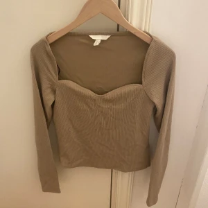 Basic tröja - Tröja från hm. Använd en gång, tyckte inte om färgen på mig. 