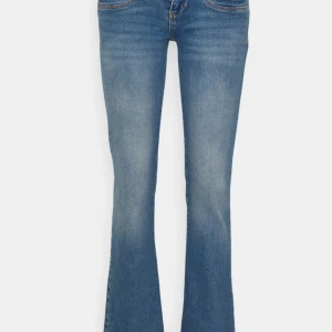LTB jeans - Jättesnygga lågmidjade bootcut ltb jeans sållet då de tyvär ej passade mig💕