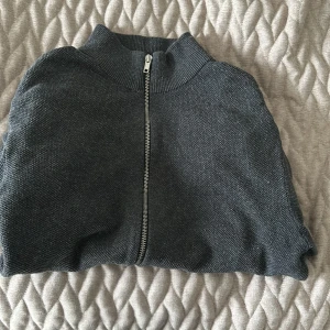 Tröja  - Kontakta gärna vid fler frågor 😁