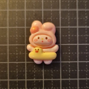 Sanrio resin akryl - My Melody - Super söt My Melody akryl. Kan användas för dekoration för phone case, ring m.m! | ca 2.5cm