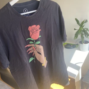 Alchemist T-shirt - Alchemist T-shirt från farfetch. Köpt för 1835 kr, kvitto finns om man vill ha det.