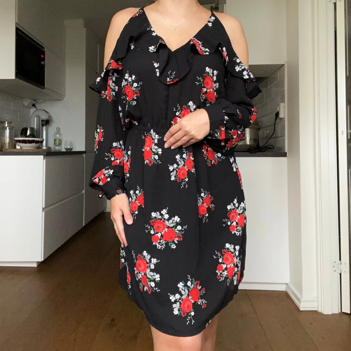 Blommig volangklänning - 91