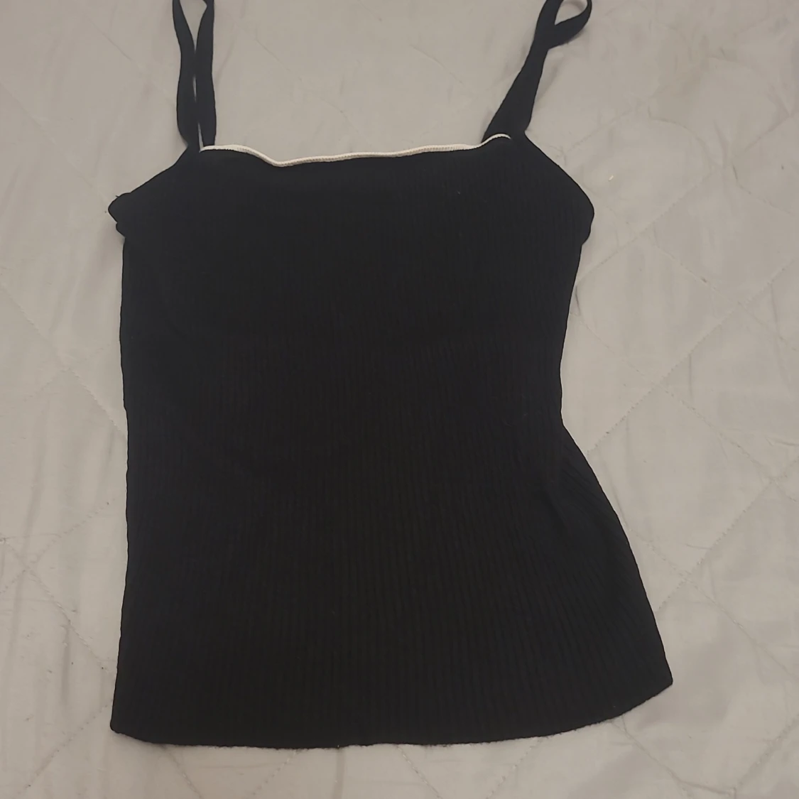 Grått linne och svart linne - 90