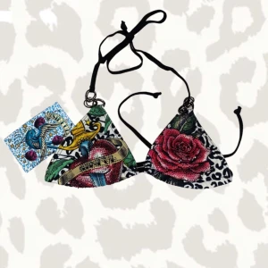 Sinful bukini💖top - Super fin sinful bukini top med prislappen kvar💖den har rinestones och jättefint tryck