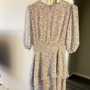 Adoore klänning - Använd en gång