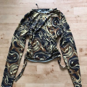 Cool tröja - En jätte fin tröja köpt på boohoo, kontakta gärna innan köp:)