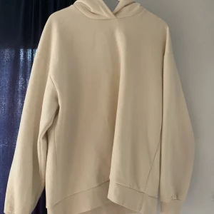 Hoodie - En oversized hoodie i skönt material💘