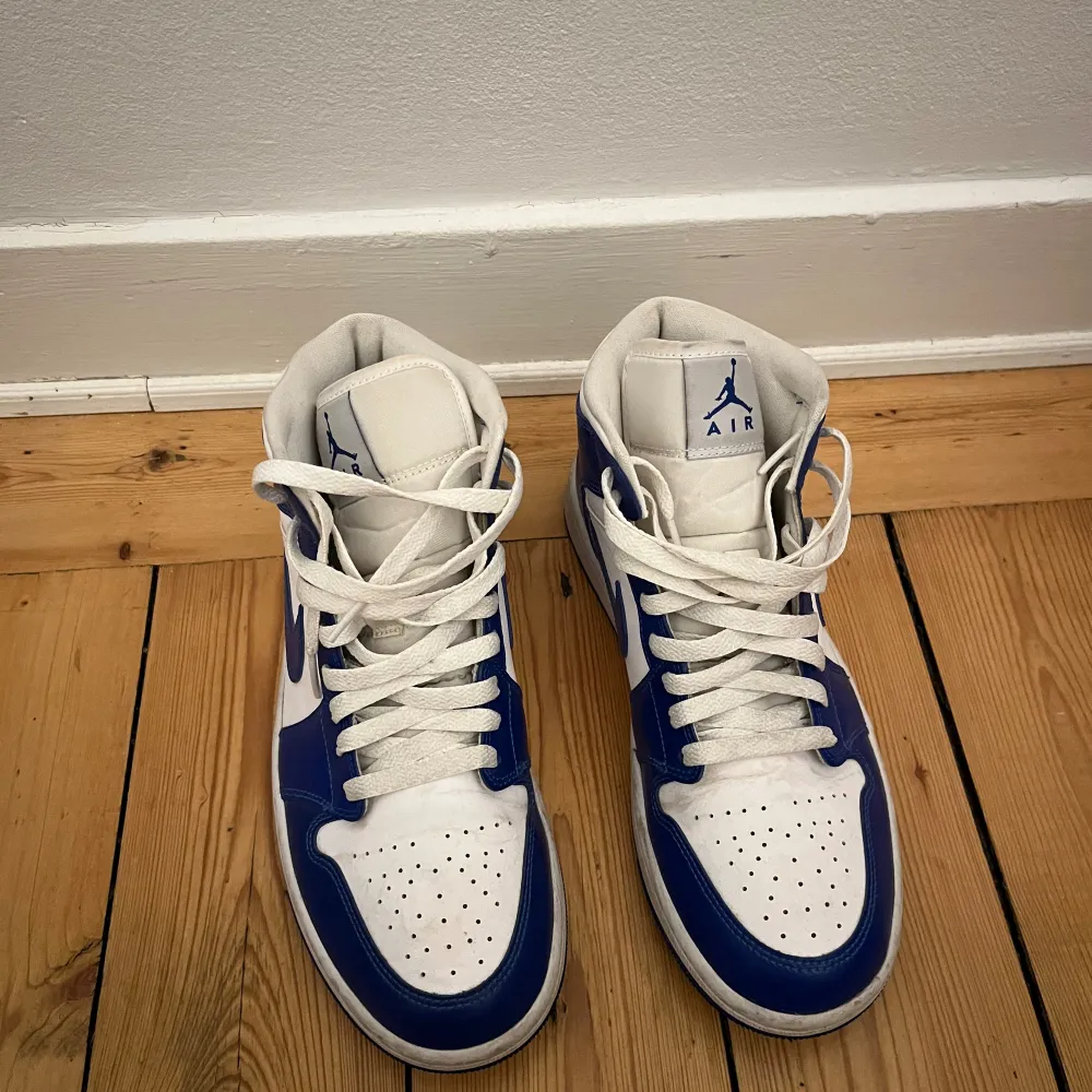 Storlek: 41 Märke: Air Jordan  Skick: Använda en del, bra skick Vid köp av mer än en grej får du paketpris eller köp 3 betala för 2 💖🤝🏽. Skor.