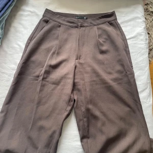 Kostymbyxor  - Nya kostymbyxor, vida ben, storlek S