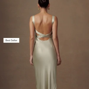 Balklänning  - Säljer min fina balklänning från Meshki, endast använd en gång🩷 Nypris: 1300:- 