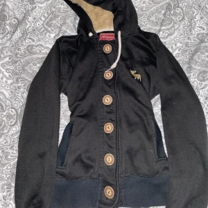 Y2k tjocktröja - Ser ut som acrombe and fitch men vet ej om det är det🌺💕 Kontakta för mer info eller vid köp 💕