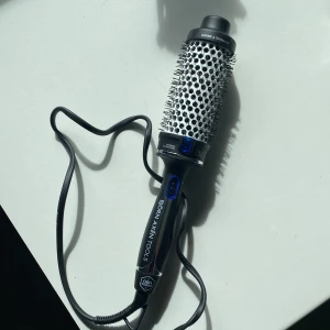 Björn Axén värmevärdet  - Jag säljer min Björn Axén värmeborste då jag inte använder den. Den ger ett jätte fint blow out resultat. Har använt den en gång, köpte den för nån vecka sedan för 500🫶🏻❤️