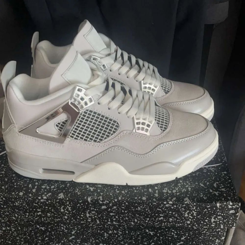 Jordan 4 helt nya med låda. Skor.