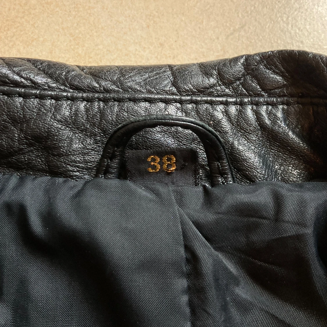 Svart läderjacka - 92