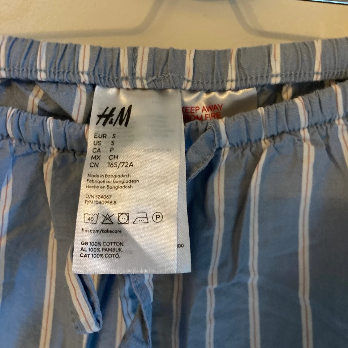 Blå randig pyjamas - 91