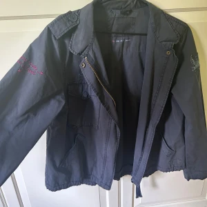 Odd molly jacka  - Jackan är i bra skick. Skulle säga att den passar dig som är s/m.