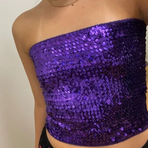 Glittrig topp - Glittrig tubtopp i lila storlek s💜