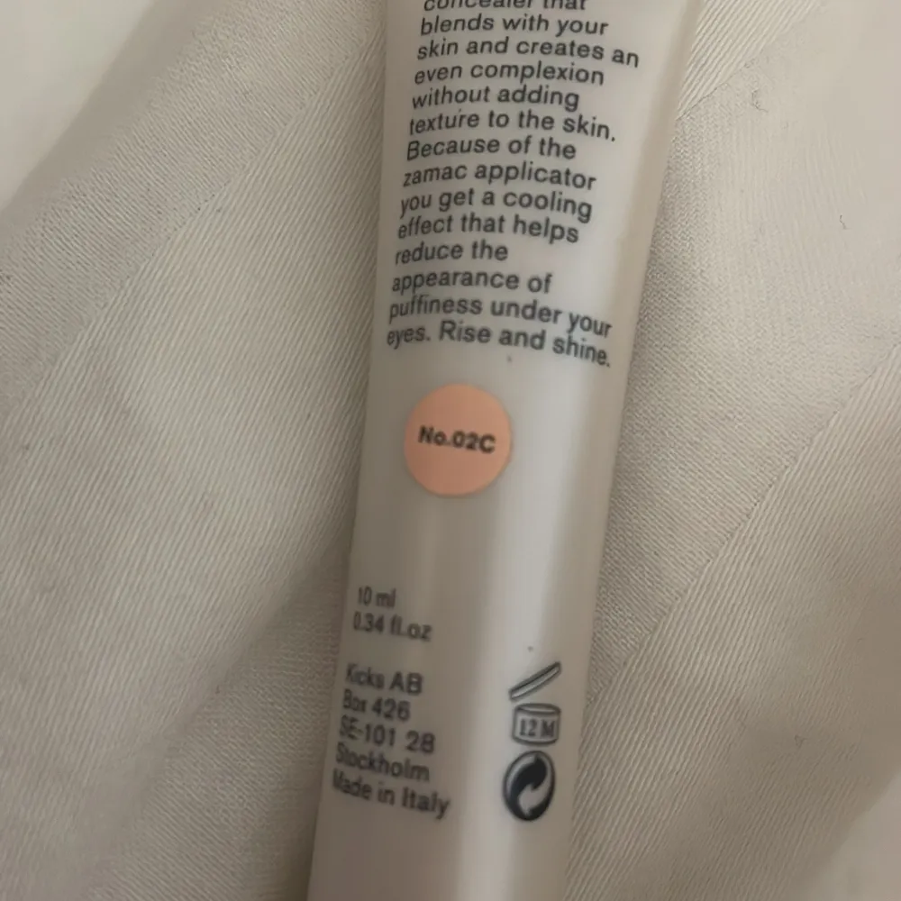 En concealer från beauty act. (Aldrig använd) i färgen NO.02C💘. Skönhet.