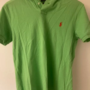 Polo Ralph Lauren poloskjorta - Jättefin pikéskjorta i en ovanlig sommar grön färg:) Anväd en gång 