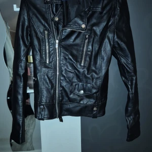 Läderjacka - En svart läderjacka
