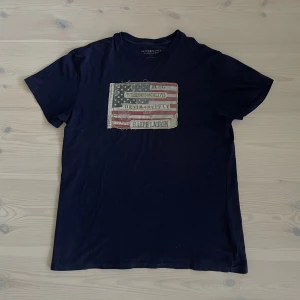 Ralph Lauren T-shirt - Unik Denim & Supply Ralph lauren tshirt. Skicket är bra och storleken är M