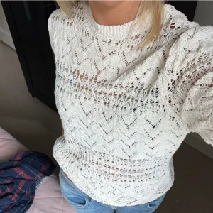 Kortärmad stickad tröja  - Kortärmad stickad tröja ifrån zara, passar perfekt nu när de är varmt ute 