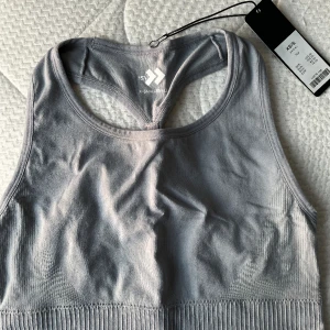 Sport-bh  - En sport-bh som aldrig är använd (lapp kvar)