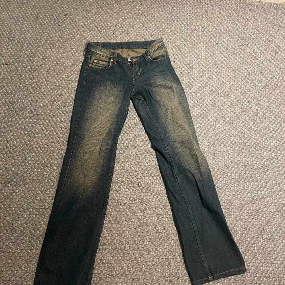 Arrow Low, Mörkblå med ljustvätt  W24 L32. Jeans & Byxor.