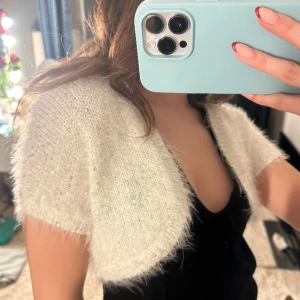 Bolero  - Jättesöt glittrig bolero. 