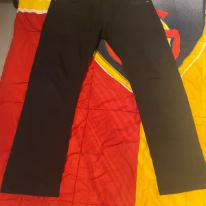 Lee Jeans Daren - Hej säljer mina jeans från Lee som är väldigt fräscha 9/10 skick. Modellen på jeansen är Daren zipfly och kostar 1100 nypris.