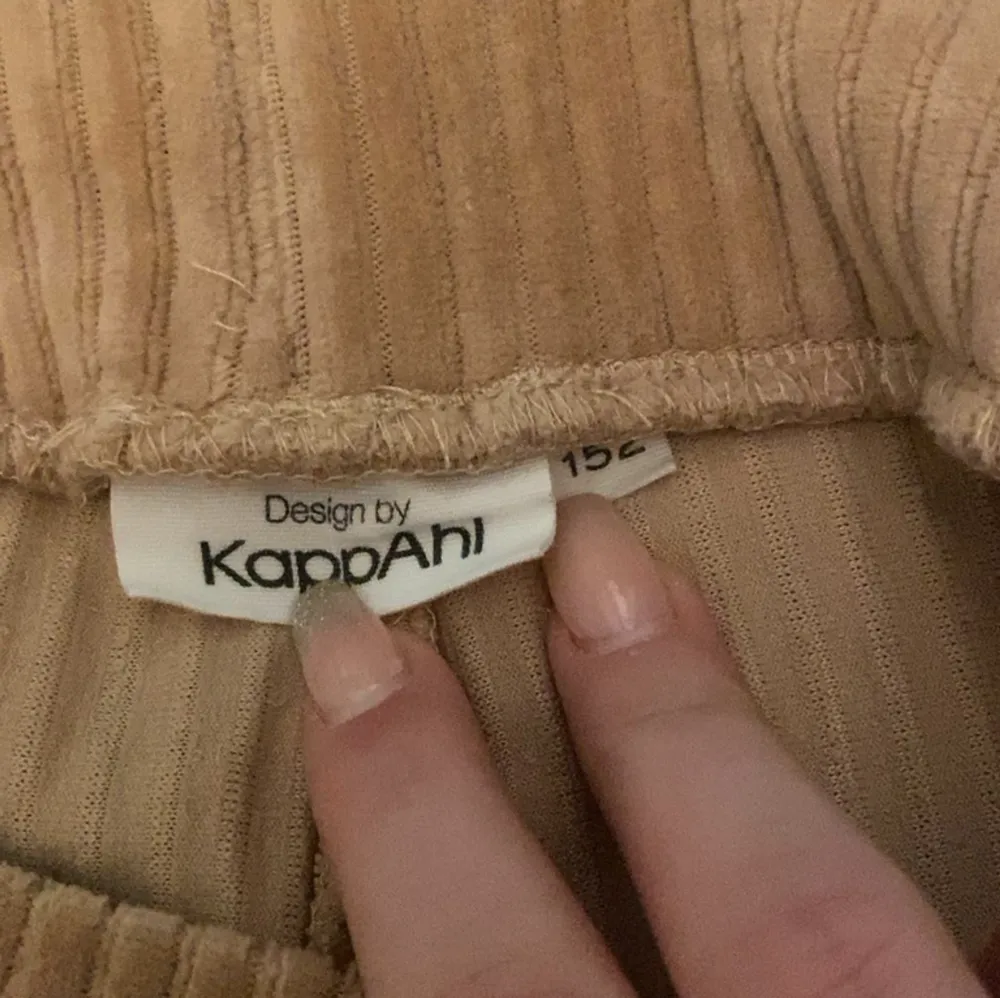 Fint sett från Kappahl, byxorna är storlek 152 och skjortan är storlek 158/164. Har använt settet några få gånger. Säljer pga att det inte kommer till användning. Priset kan diskuteras. Skriv om du bara vill köpa en del av sättet.💗. Övrigt.