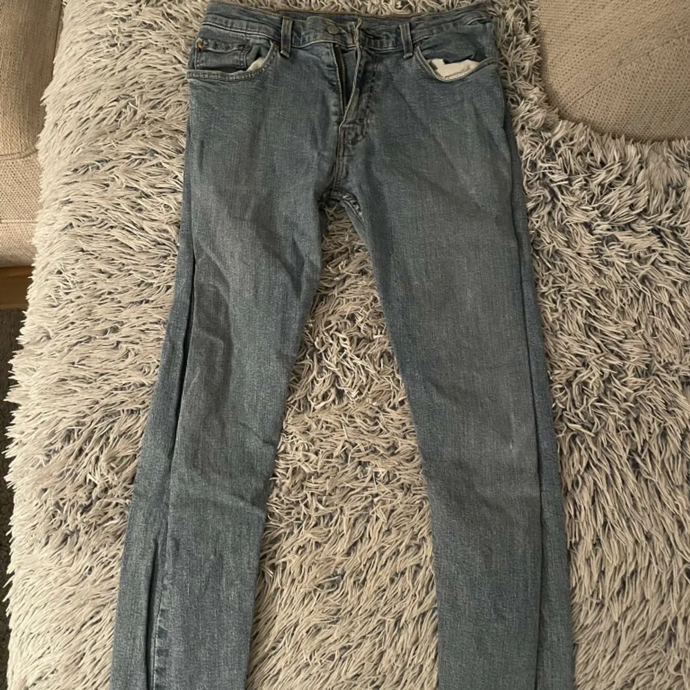 Levi’s Jeans storlek W32, L32  De har använts lite men är fortfarande i fint skick.  Hör av dig vid fler frågor!. Jeans & Byxor.