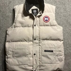 Canada Goose väst - Canada Goose väst. Inte använd och inga skador