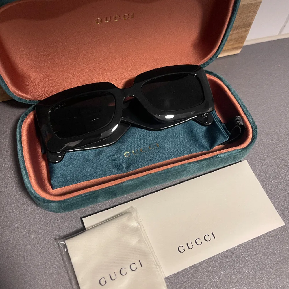 Äkta Gucci solglasögon från miinto  har använt några ggr.  Finns i gbg. Frakt går bra  . Accessoarer.