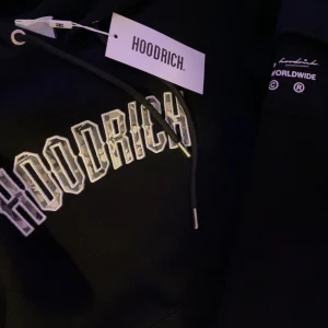 Hoodie  - Säljer min nya hoodrich hoodie. Inte min stil längre. Skick är 10/10. Den är i strl xs men passar även S—>M. Nypris: 850kr. Säljer för 599kr. Den passar både för män och kvinnor 