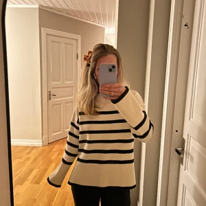 Veromoda tröja - Superfin tröja från vero Moda i mycket bra skick🫶🏼 Passar mig perfekt som är 1,64.  Hör av dig om flera bilder eller om du har några frågor💗