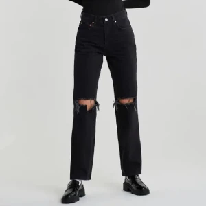Jeans  - Ett par svarta håliga jeans från Ginatricot, i bra skick