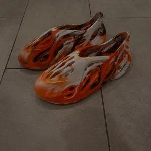 Yeezy Foamrunners  - Size 43