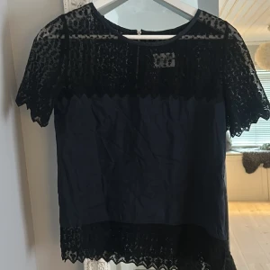 Spets blus  - En så fin marinblå spets blus💕hör av er till mig om ni är intresserade☺️💕110+frakt💕
